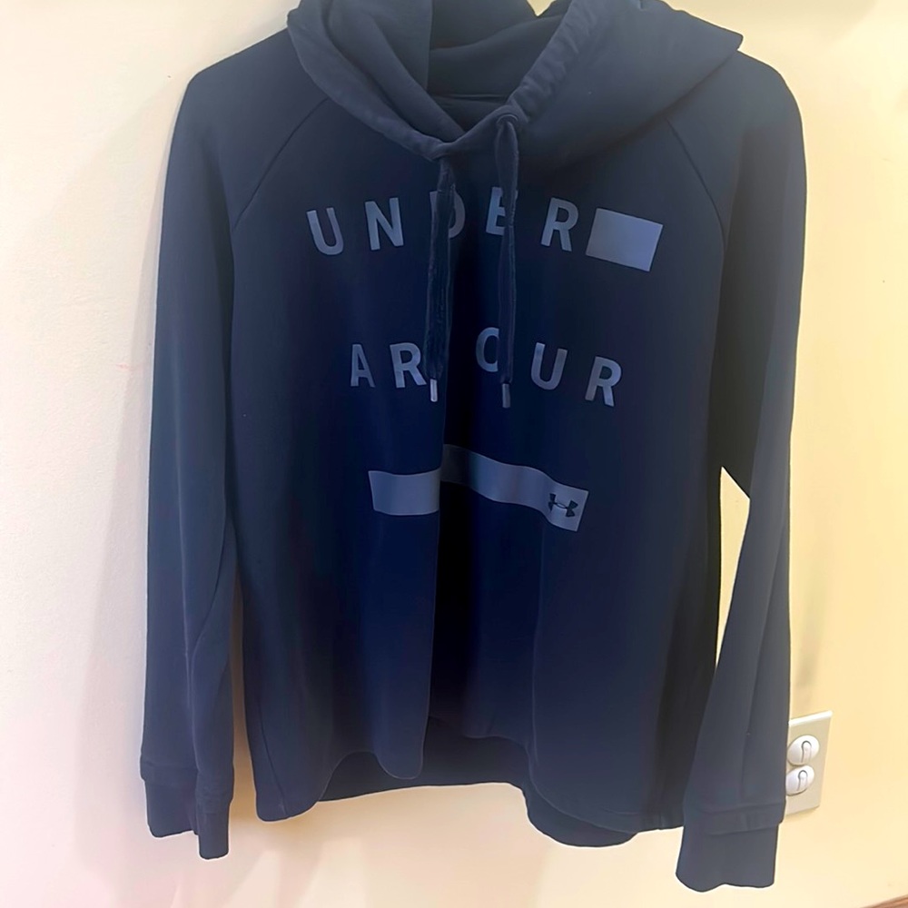 Under Armour Black sweatshirt